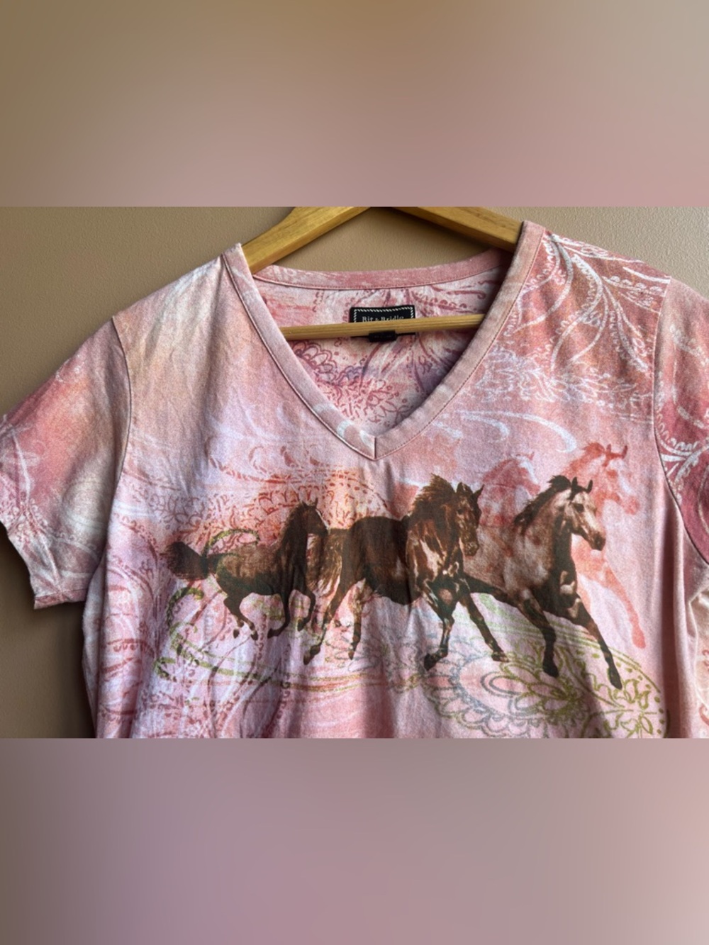 RARE Bit & Bridle 90’s vintage whimsy western pink hued graphic running horses T - Picture 14 of 14